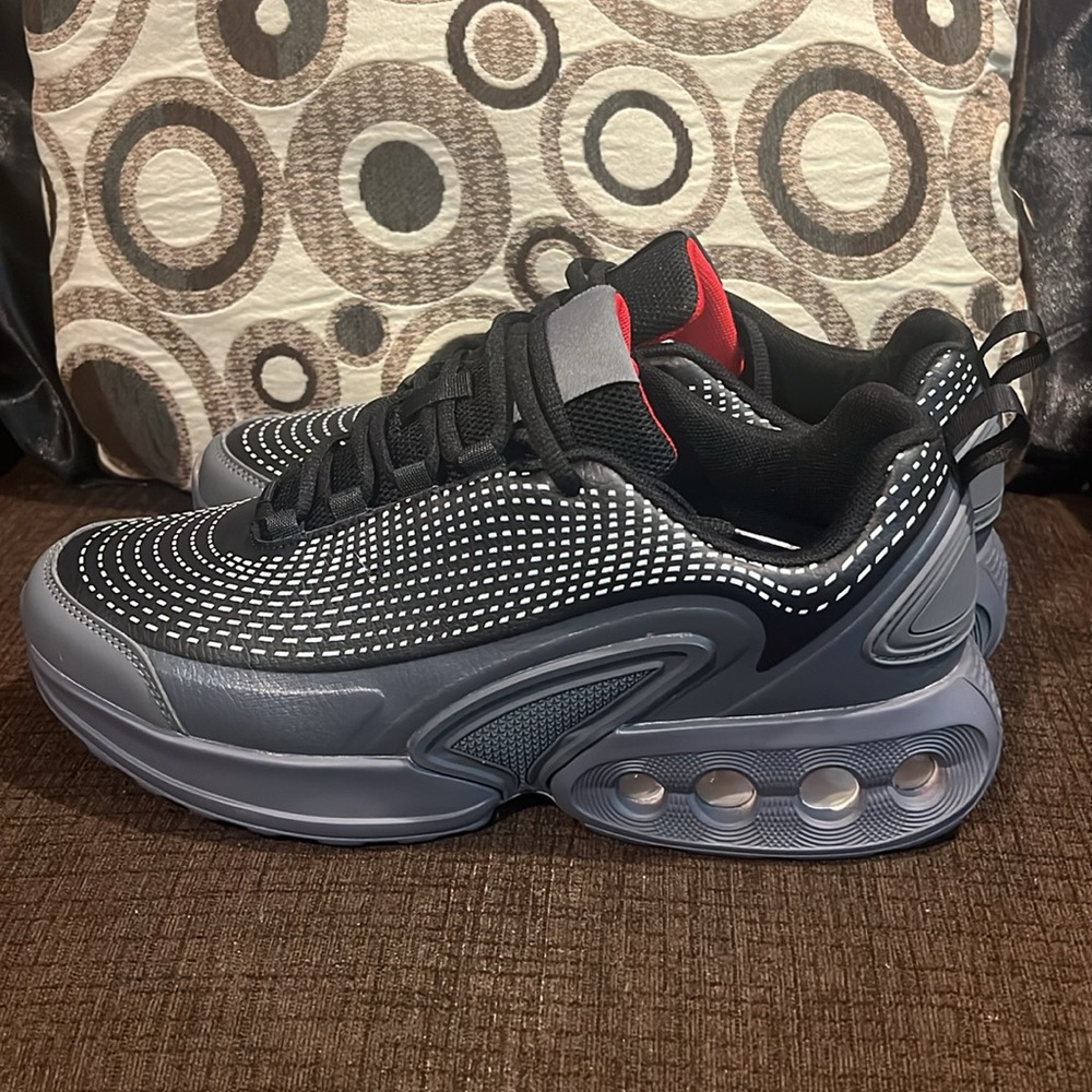 Men's Black and Gray Athletic Shoes - Picture 5 of 8